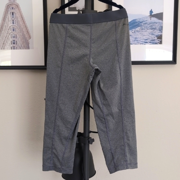 Nike Pro Dry-Fit Women Leggings Knee Length Size XS - Picture 2 of 2